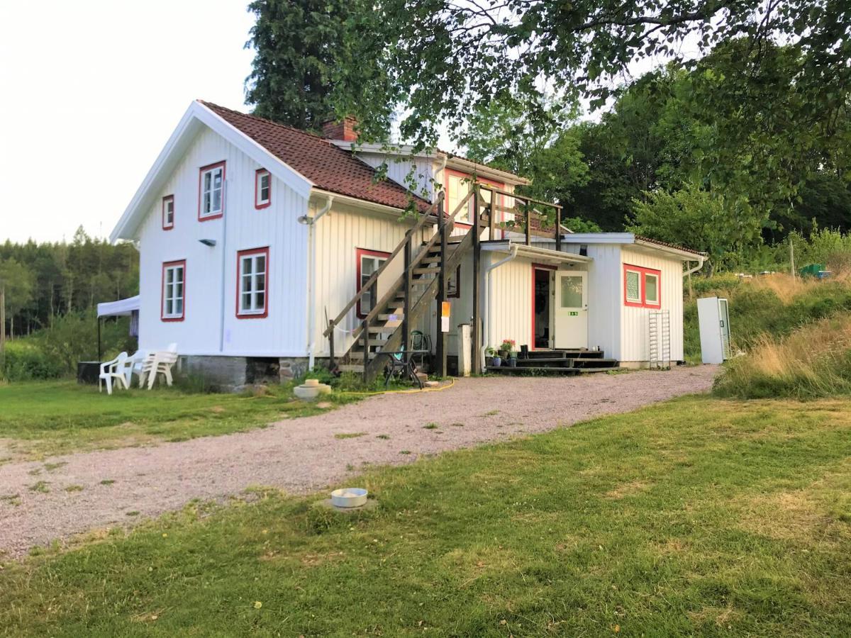 Bjoersjoeas Vildmark - Room In The Main House Olofstorp Exterior photo